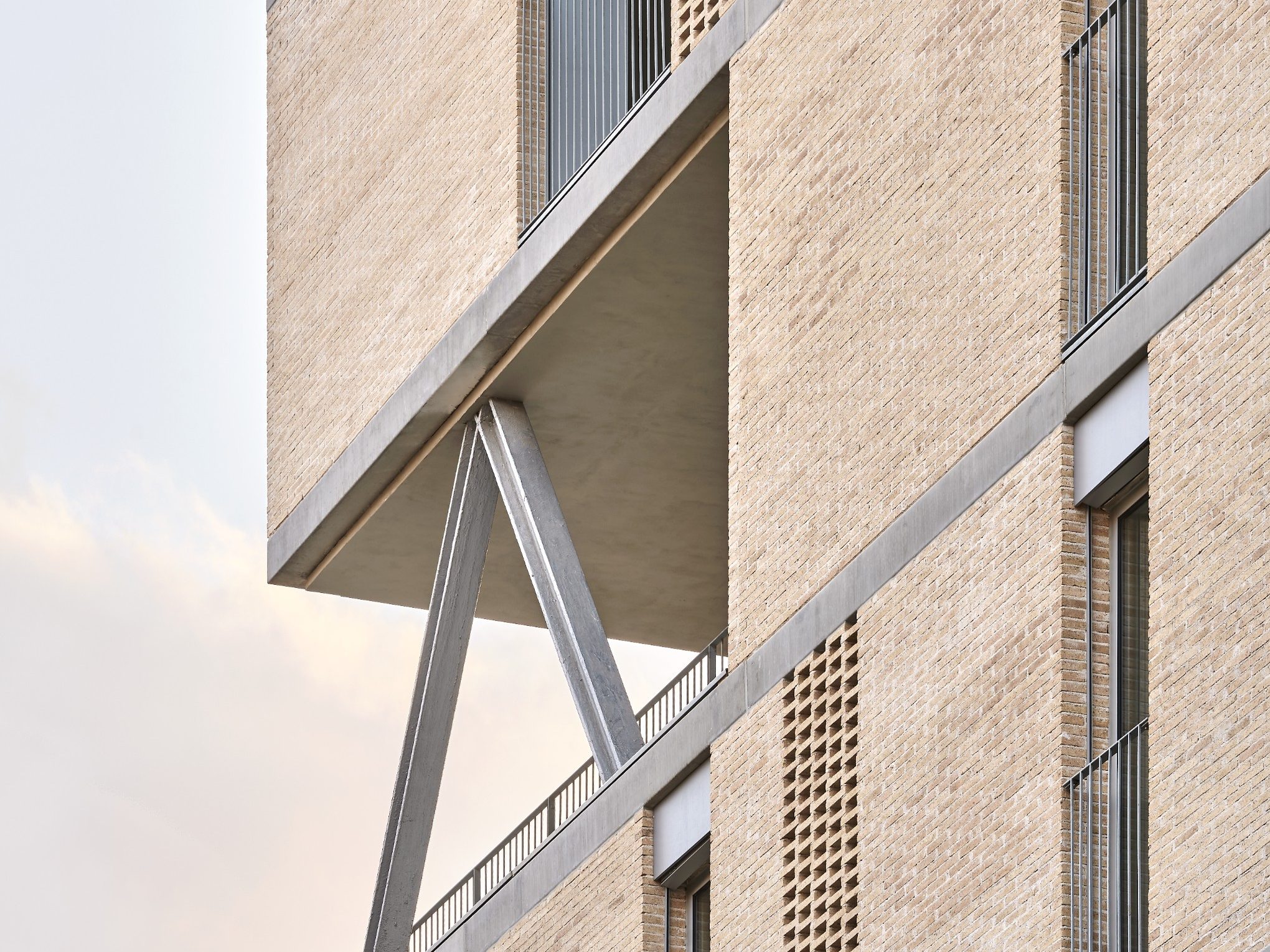 Brick Award 26 Nominee SOCIAL ATRIUM - 54 DWELLINGS IN THE BESÒS - Peris+Toral