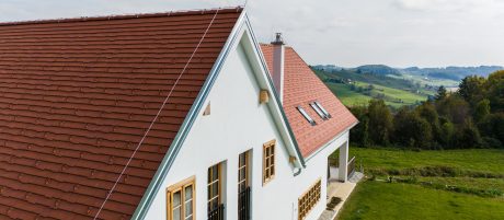 Vino Gross reference building in Zgornja Kungota (Slovenia), constructed with IZO Profi and Profi bricks, as well as Tondach roof tiles of various models and colors.