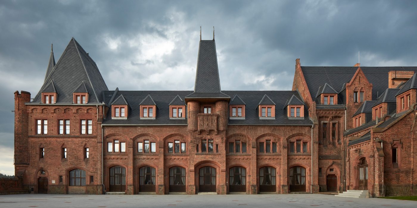 Red Castle in Hradec nad Moravici | Penter Euroton Varia WS Getrommeld