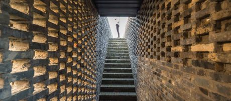 Tsingpu Yangzhou Retreat. Brick Award 22 Category "Building outside the box". neri & hu design and research office. Hallway view