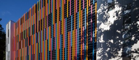  Colorful sports hall. Salle des sports colorée Mendès, rue du petit pont  59 650 Villeneuve-d’Ascq. Bricks marono brun extra E1 and glazed bricks Terca.