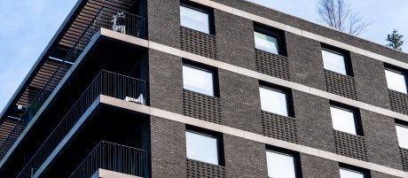 Agora Agaatgrijs HV EcoBrick. Architect: Ivar van der Zwan, Workshop Architecten. Projectontwikkelaar: VORM. Aannemer: Hillen & Roosen. Newly built apartments | De Keizer, Amsterdam