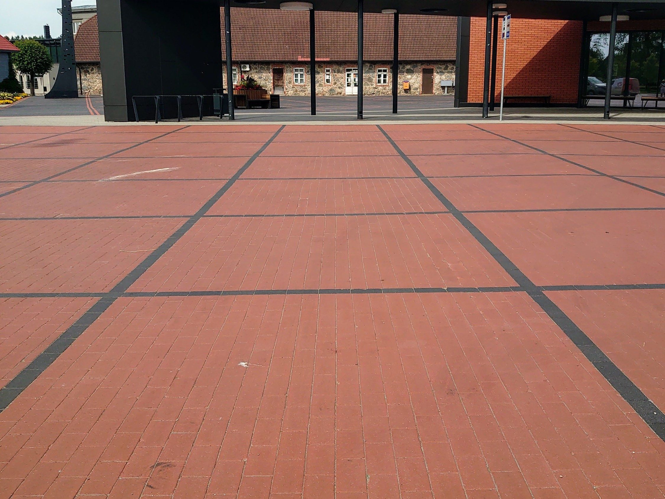 The central square in the town of Tõrva, Tõrva tower and bus station, ,Estonia. Used materials: Penter pavers Red Rough and Grafit Rough from Aseri plant (Estonia). Architect: Arhitektuuribüroo Arhitekt Must OÜ (Mari Rass, Ott Alver, Alvin Järving). Designer: Novarc Group AS. Client: Tõrva Linnavalitsus. Constructor: AS Merko Ehitus Eesti. Photographer: Evelyn Parv.