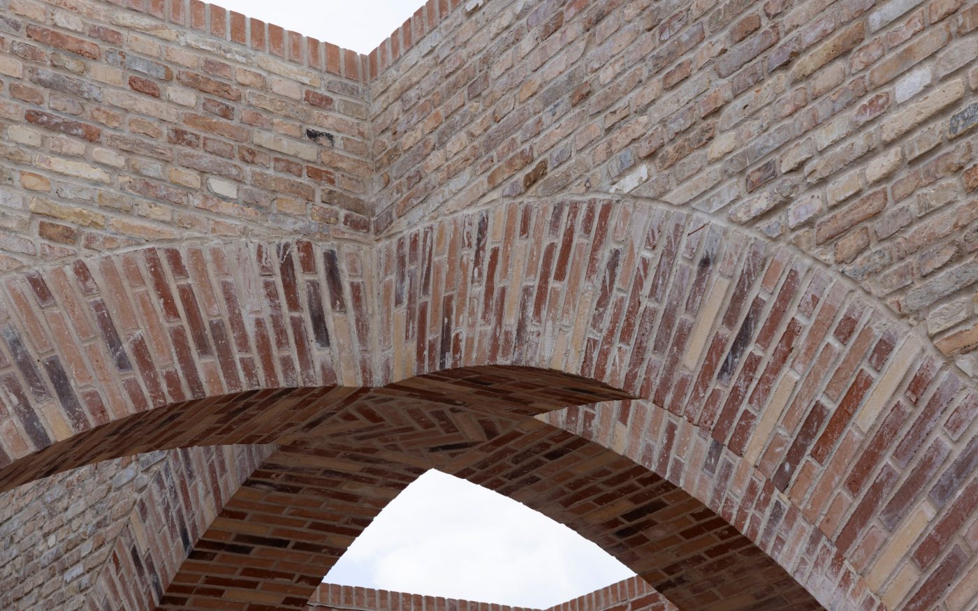 Brick: EW0466 Kobber - EW2331 Rosé - EW2207 Rød mørk - EW2115 Sommer | Bricks in Common Pavillion, Copenhagen