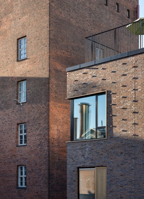 School Building in Copenhagen, Facing Brick - 2.4.78 Brown Devil