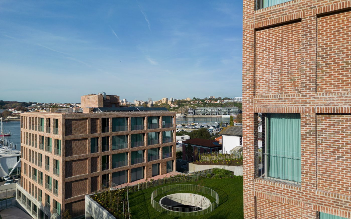 ERPI em Vila Nova de Gaia com Arquitectura Nuno Valentim e fotografias de Ivo Tavares Studio