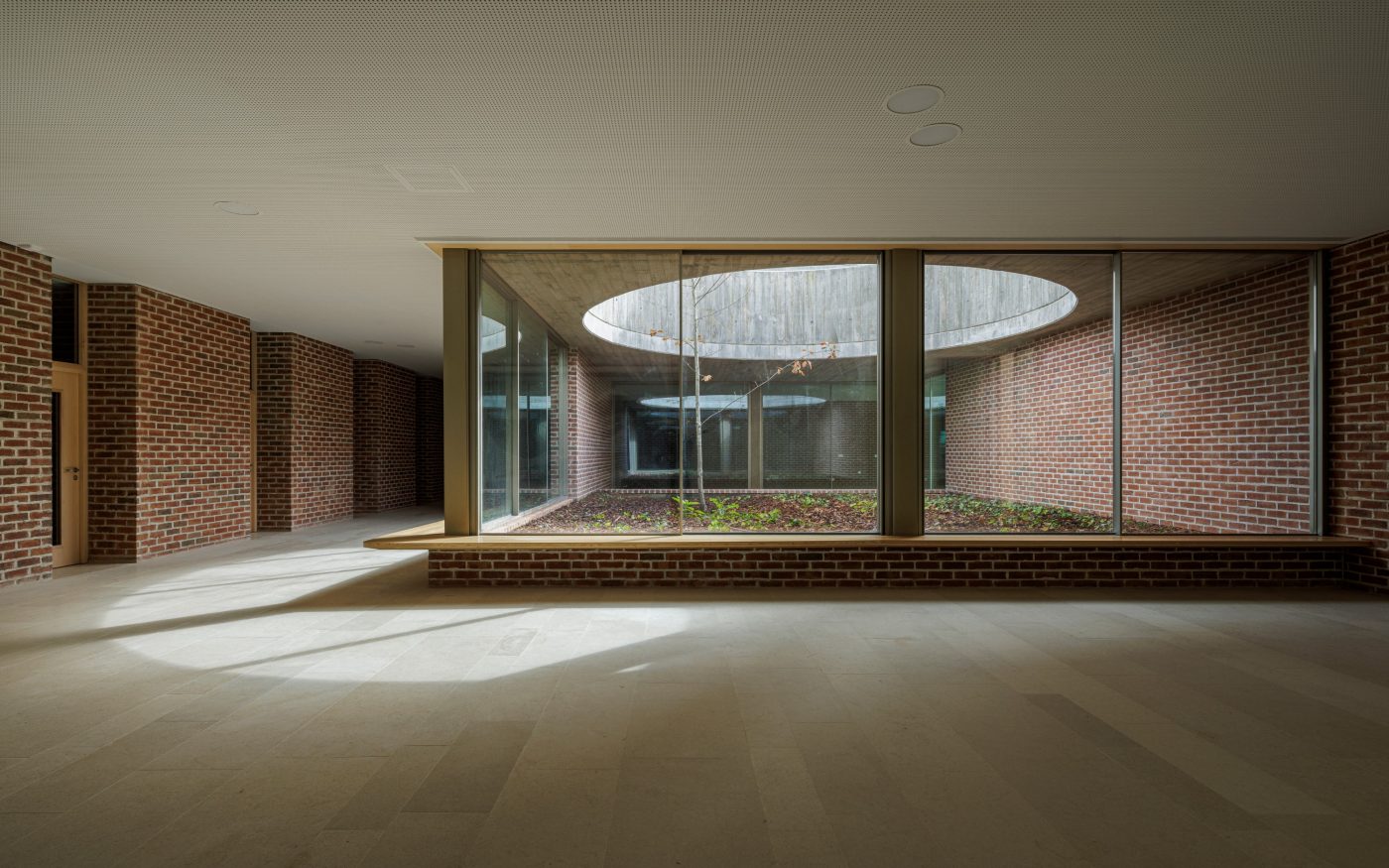 ERPI em Vila Nova de Gaia com Arquitectura Nuno Valentim e fotografias de Ivo Tavares Studio