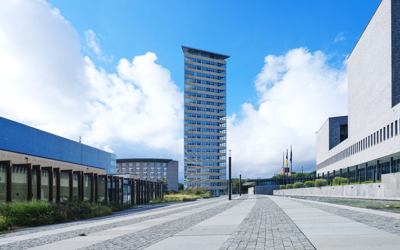 Renovation Apartment Building Toren van Oud | Den Haag | Architect: Bos Hofman Architektenkombinatie & Archipelontwerpers Eric Vreedenburgh | Panels: Lammers Beton, Weert | Developer: Euraco Vastgoed + Westend, Do Tetteroo | Facade: Glazed bricks special