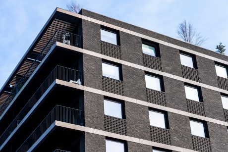 Agora Agaatgrijs HV EcoBrick. Architect: Ivar van der Zwan, Workshop Architecten. Projectontwikkelaar: VORM. Aannemer: Hillen & Roosen. Newly built apartments | De Keizer, Amsterdam