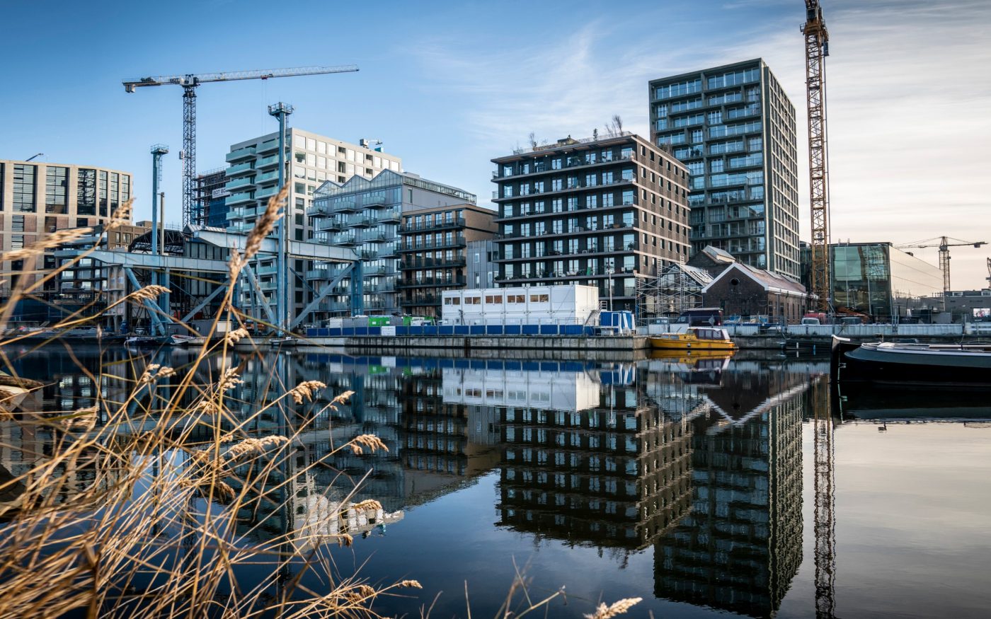 Agora Agaatgrijs HV EcoBrick. Architect: Ivar van der Zwan, Workshop Architecten. Projectontwikkelaar: VORM. Aannemer: Hillen & Roosen. Newly built apartments | De Keizer, Amsterdam