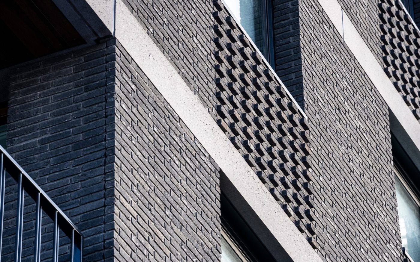 Agora Agaatgrijs HV EcoBrick. Architect: Ivar van der Zwan, Workshop Architecten. Projectontwikkelaar: VORM. Aannemer: Hillen & Roosen. Newly built apartments | De Keizer, Amsterdam