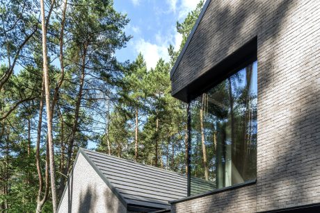 Forest Inspired House, Z3Z Architekci, Koramic Orea 9 grey engobe , Terca Iluzo grey