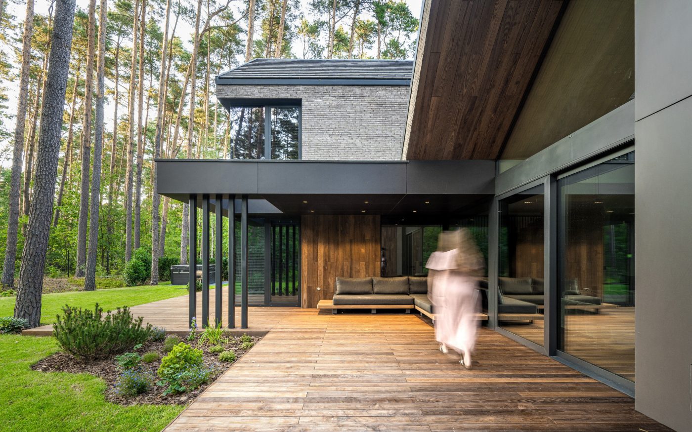 Forest Inspired House, Z3Z Architekci, Koramic Orea 9 grey engobe , Terca Iluzo grey