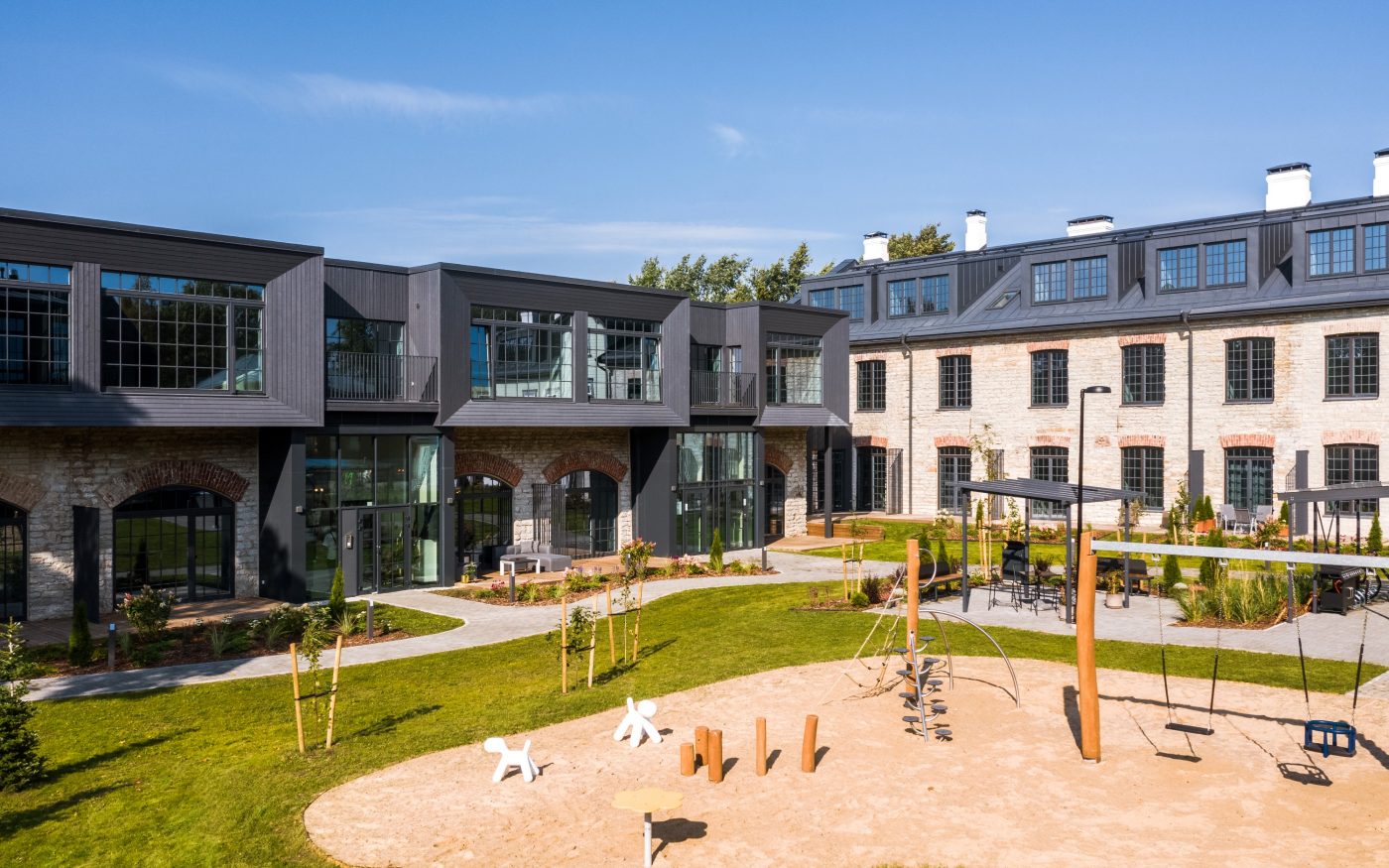 Klausson Candy Factory, Tallinn, Estonia. Used materials: Pottelberg 301, anthracite engobe. Photo: Endover Kinnisvara and Kaupo Kalda.