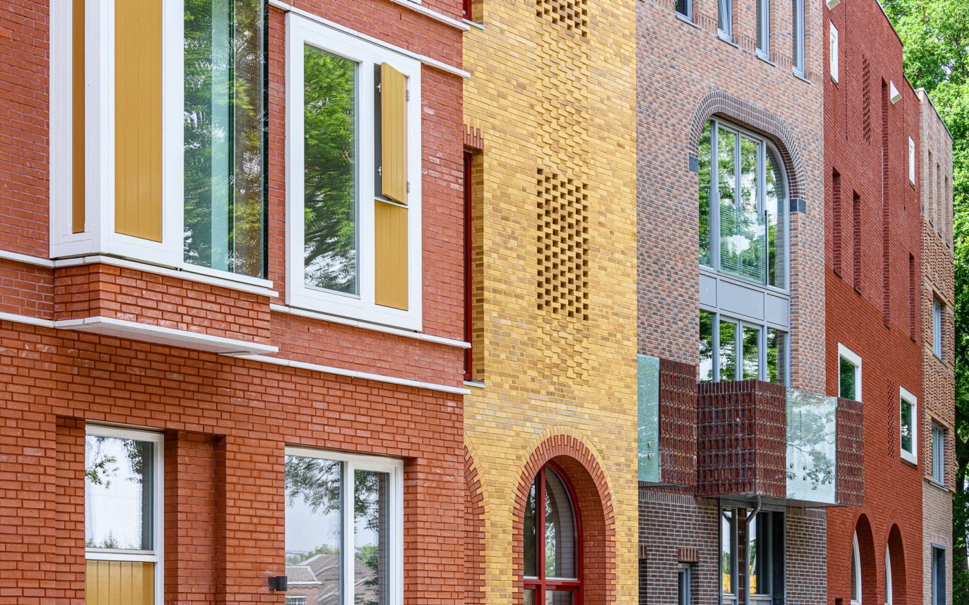New construction 41 houses and 9 appartments Sinfonia | Leidsche Rijn, Utrecht | Facade brick: Veldbrons Gesinterd HV WF, Navarra HV WF, Blauwrood Genuanceerd HV WF, en EF en de Teunisbloem WS WF | Paver: Ravenna DF