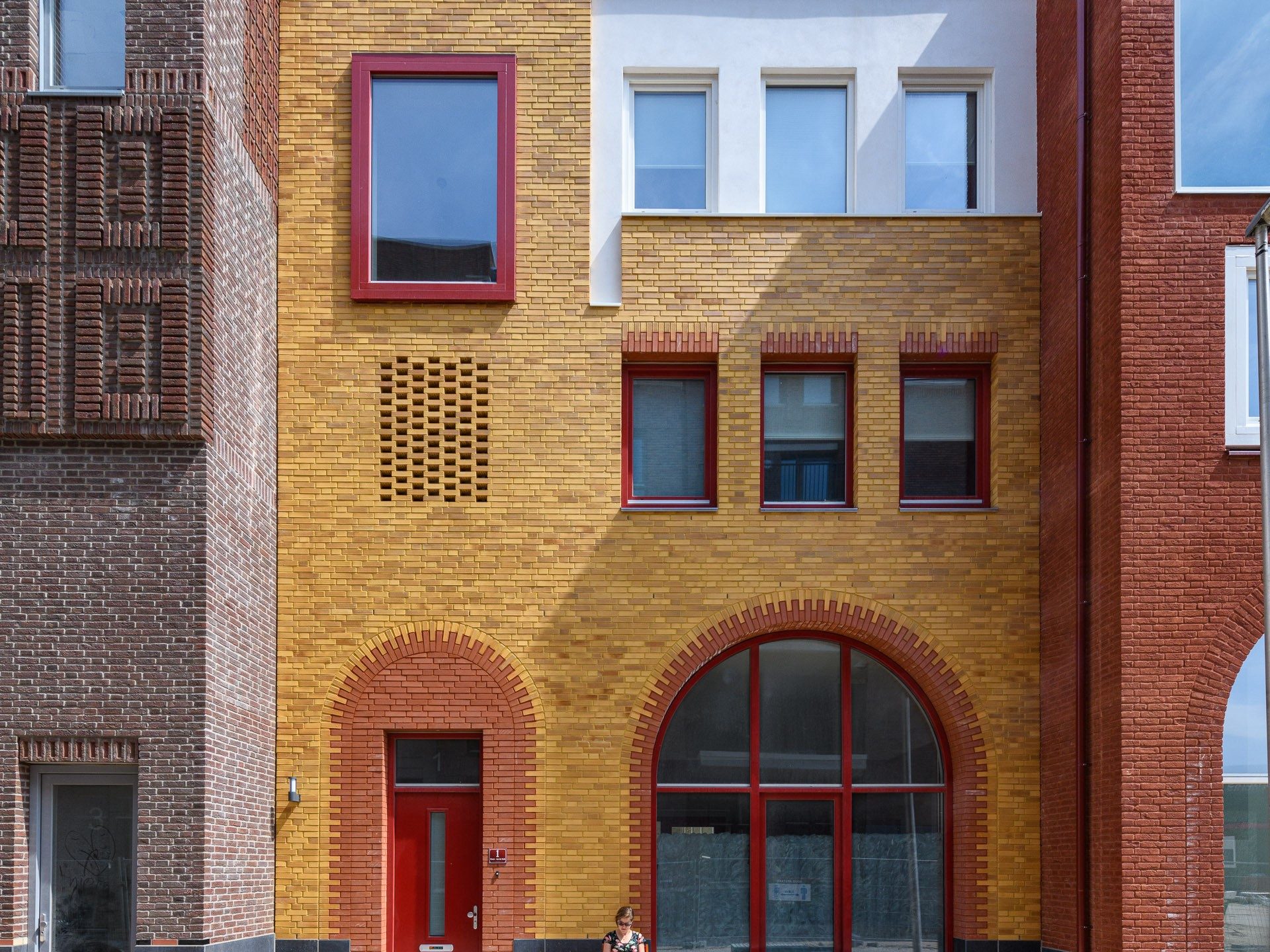 New construction 41 houses and 9 appartments Sinfonia | Leidsche Rijn, Utrecht | Facade brick: Veldbrons Gesinterd HV WF, Navarra HV WF, Blauwrood Genuanceerd HV WF, en EF en de Teunisbloem WS WF | Paver: Ravenna DF