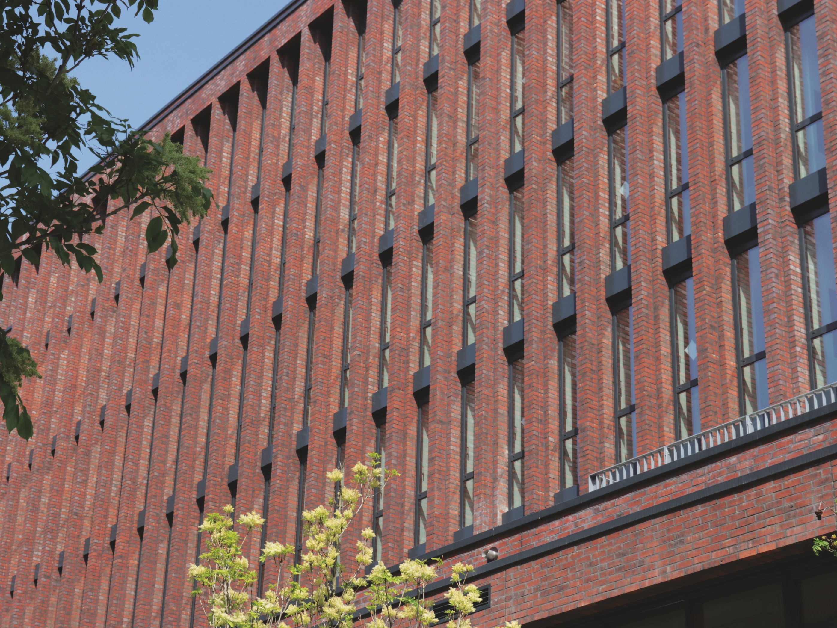 Deutsche Bahn, Lister Dreieck, Hascher Jehle Architektur, HJA, Wasserstrichziegel, Wasserstrichkollektion