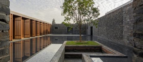 Tsingpu Yangzhou Retreat. Brick Award 22 Category "Building outside the box". neri & hu design and research office. Courtyard view