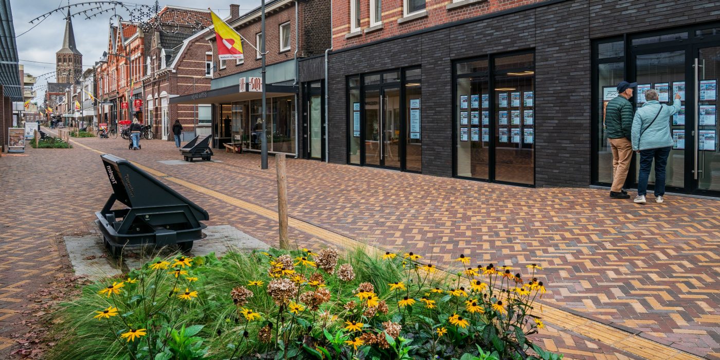 Redesign of public space | Center, Tegelen | Paving bricks: Tegelen mix and the Bruno, Rosa, and Zonnebloem DF
