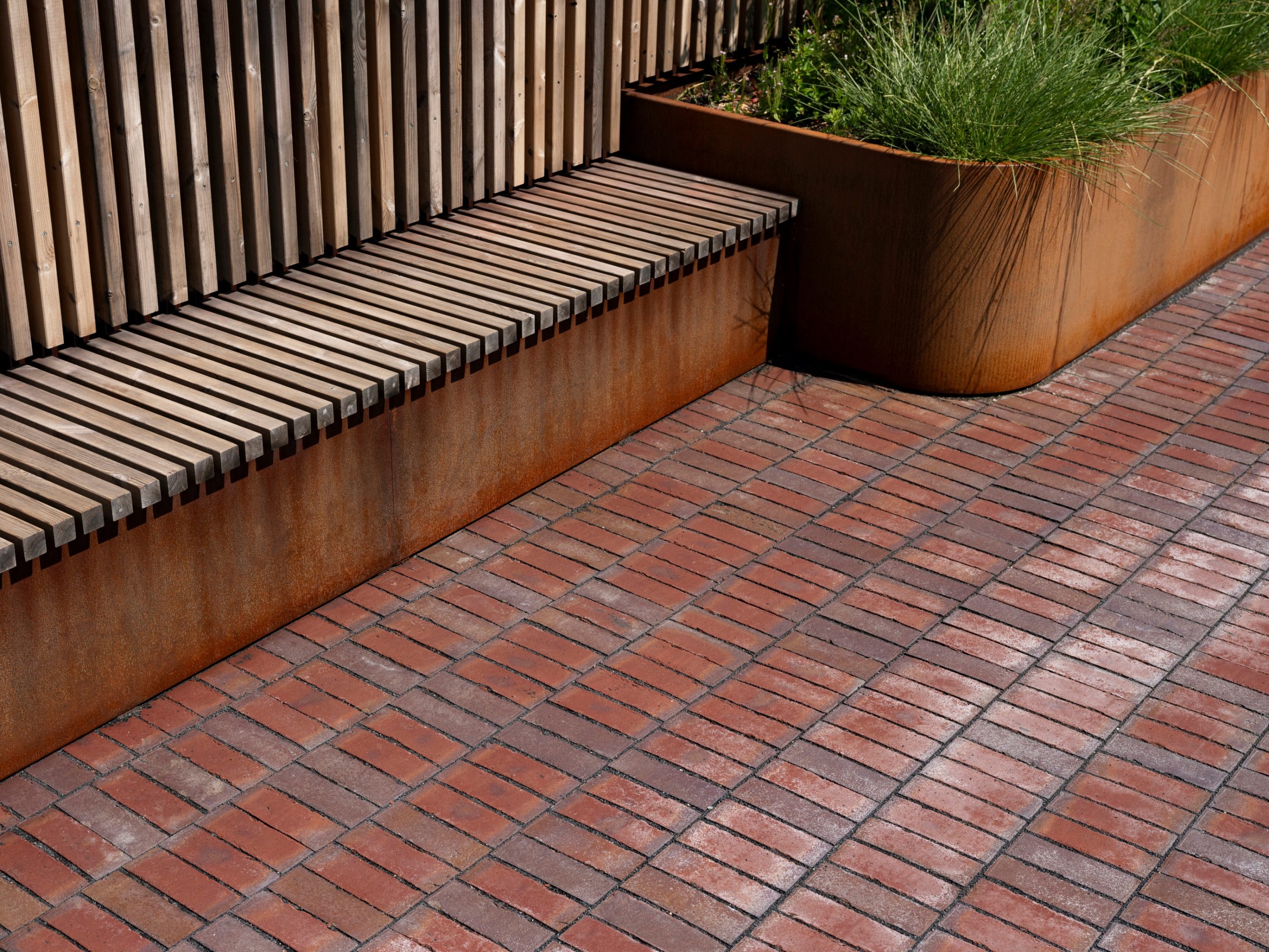 Facing brick & pavers: EW3521 Blauwrood - Juist | Harmonikahusene