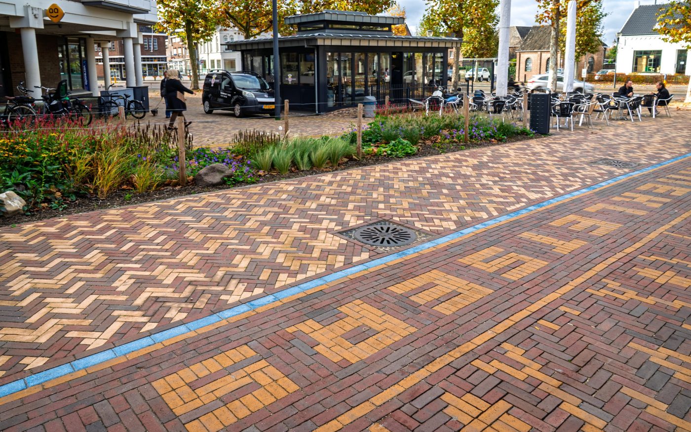 Redesign of public space | Center, Tegelen | Paving bricks: Tegelen mix and the Bruno, Rosa, and Zonnebloem DF
