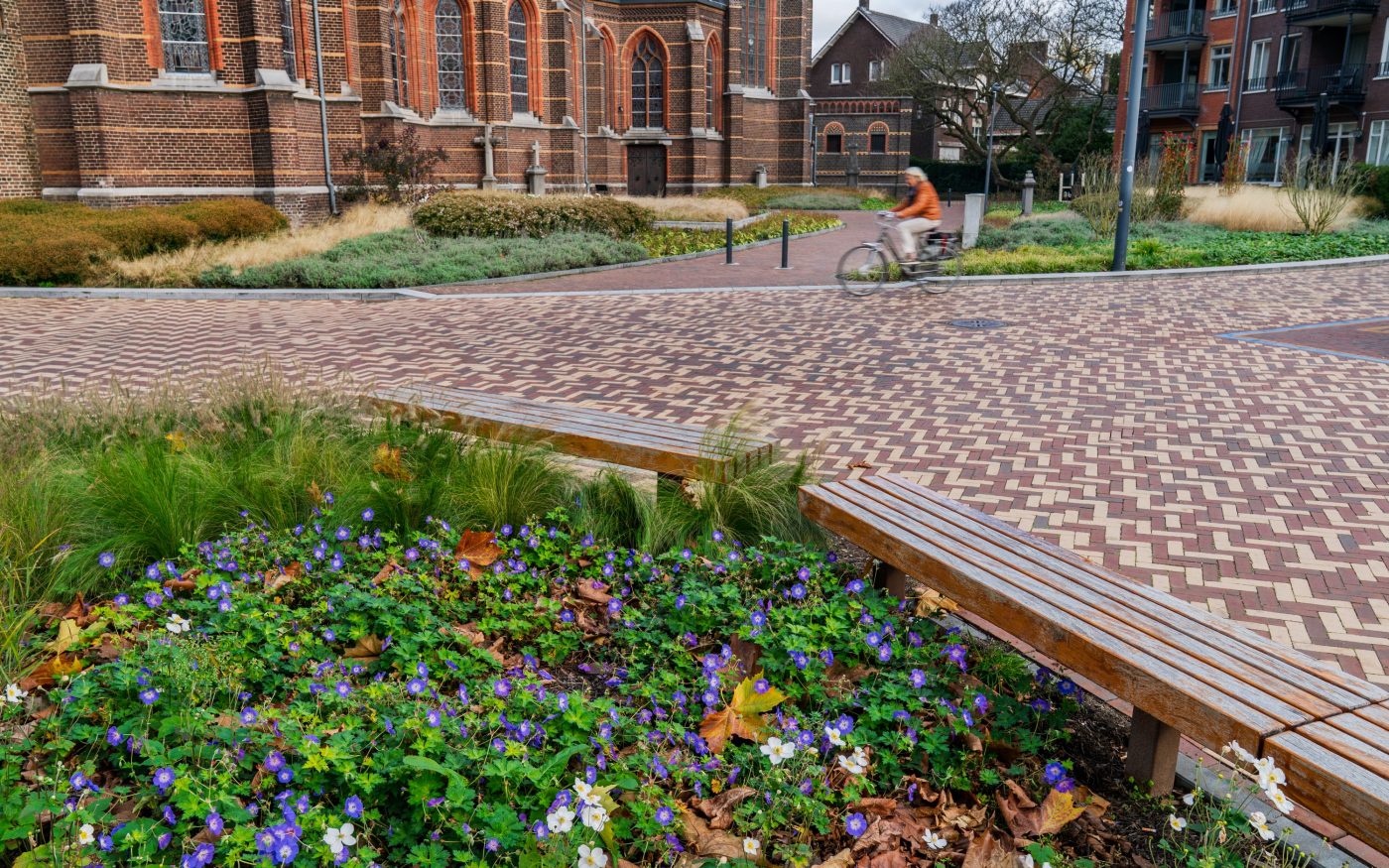 Redesign of public space | Center, Tegelen | Paving bricks: Tegelen mix and the Bruno, Rosa, and Zonnebloem DF