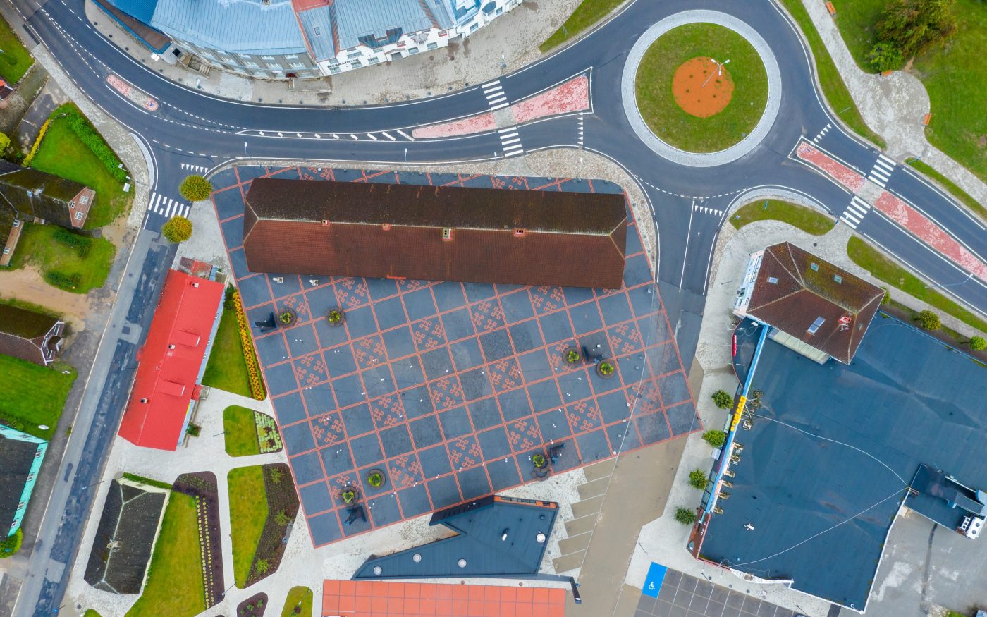 The central square in the town of Tõrva, Tõrva tower and bus station, ,Estonia. Used materials: Penter pavers Red Rough and Grafit Rough from Aseri plant (Estonia). Architect: Arhitektuuribüroo Arhitekt Must OÜ (Mari Rass, Ott Alver, Alvin Järving). Designer: Novarc Group AS. Client: Tõrva Linnavalitsus. Constructor: AS Merko Ehitus Eesti. Photographer: Arno Mikkor.