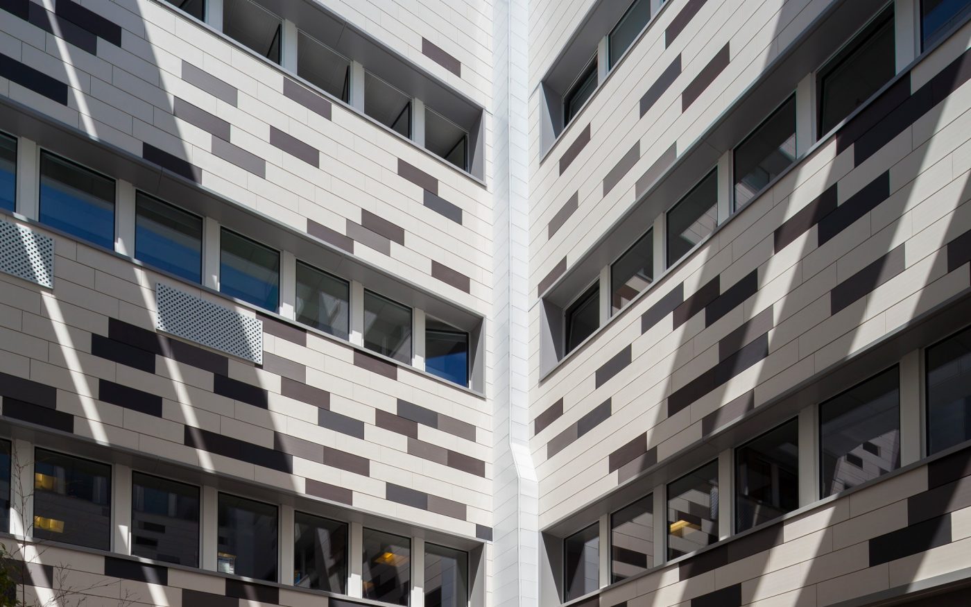 Plublic space with 4 levels. Rue Nationale 59000 Lille. Products Argelite tints  blanc carrare, gris basalte, gris métal.