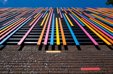  Colorful sports hall. Salle des sports colorée Mendès, rue du petit pont  59 650 Villeneuve-d’Ascq. Bricks marono brun extra E1 and glazed bricks Terca.