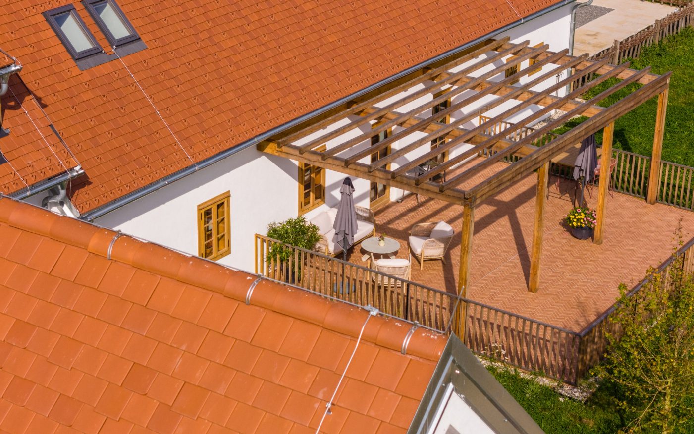 Vino Gross referenčni objekt v Zgornji Kungoti (Slovenija), grajen z IZO Profi in Profi opeko ter Tondach strešniki različnih modelov in barv