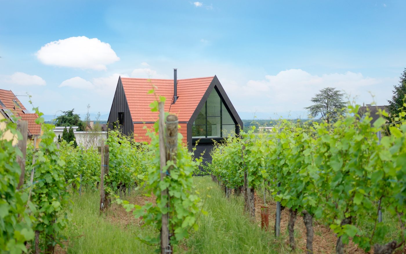 Single family home with one floor. 15 rue des Coteaux 68920 WETTOLSHEIM. Tiles Vauban 2 Droite Red. 