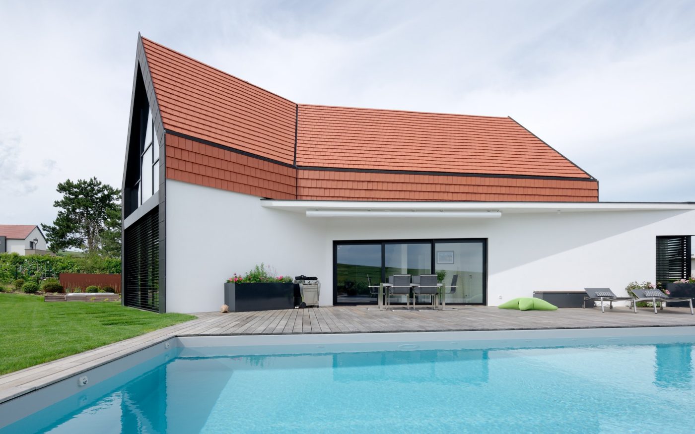 Single family home with one floor. 15 rue des Coteaux 68920 WETTOLSHEIM. Tiles Vauban 2 Droite Red. 