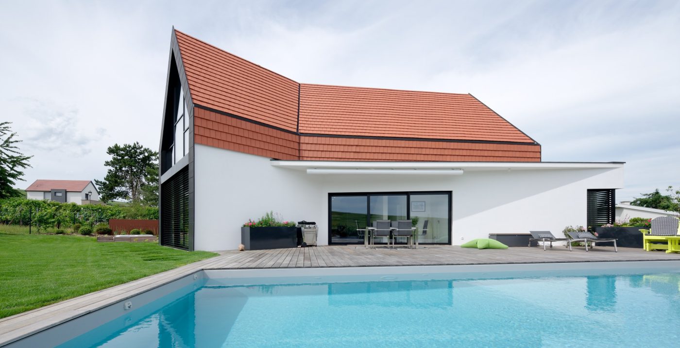 Single family home with one floor. 15 rue des Coteaux 68920 WETTOLSHEIM. Tiles Vauban 2 Droite Red. 