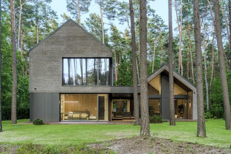 Forest Inspired House, Z3Z Architekci, Koramic Orea 9 grey engobe , Terca Iluzo grey