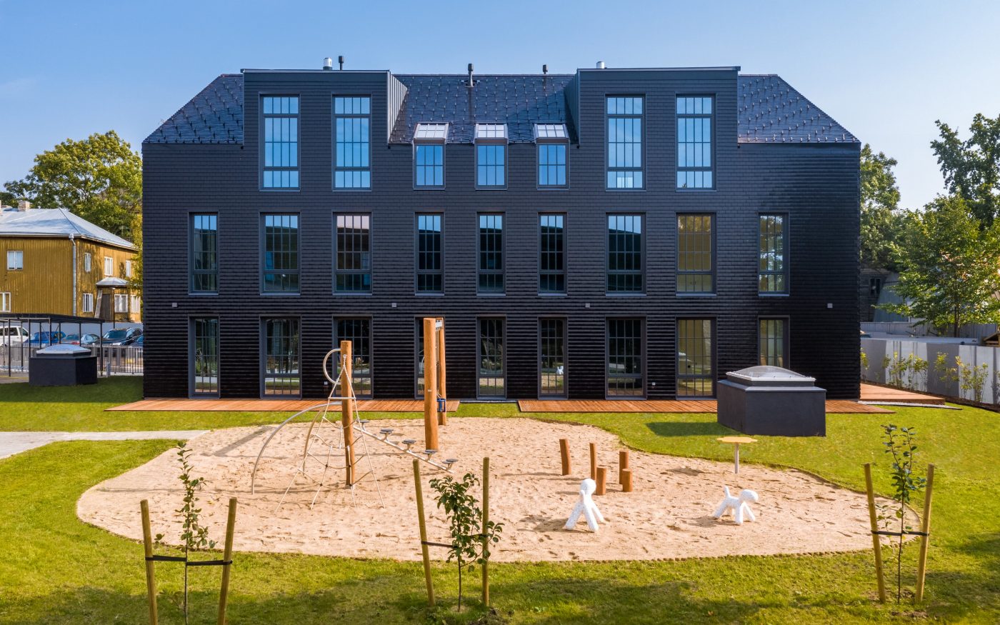 Klausson Candy Factory, Tallinn, Estonia. Used materials: Pottelberg 301, anthracite engobe. Photo: Endover Kinnisvara and Kaupo Kalda.