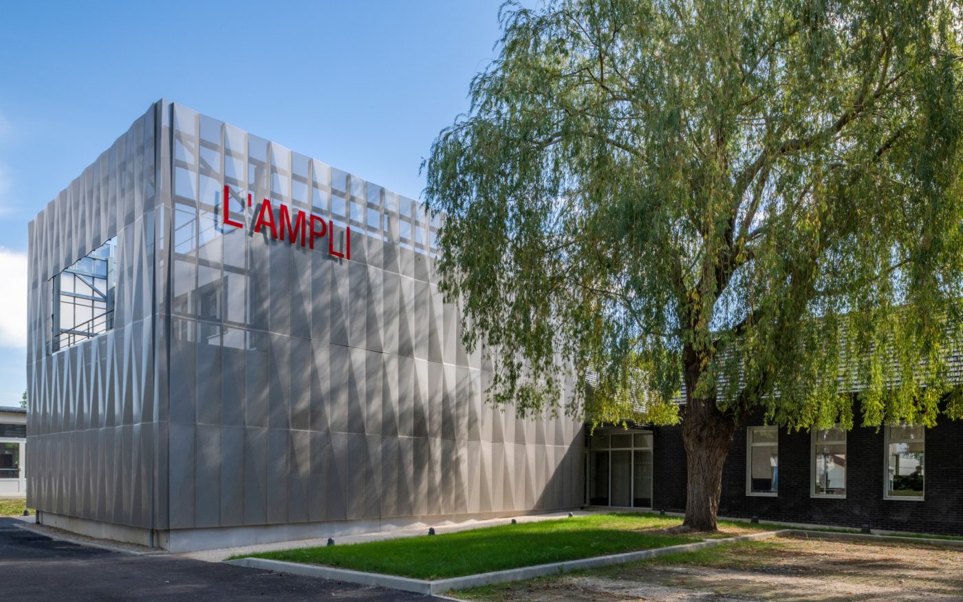 Koramic Terca Monde VANINETTI Rosny-sur-Seine et SISAP Saint-Cyr l'Ecole VANINETTI Rosny-sur-Seine SISAP Saint-Cyr l'Ecole Ville de Fontenay-le-Fleury Ville de Fontenay-le-Fleury Agence architectureo OUAZI Emilie ET Agence Hamadryade DUMONT Julien Agence architectureo OUAZI Emilie ET Agence Hamadryade DUMONT Julien Terca Agora noir graphite Koramic Vauban 2 Droite Ardoise Terca Agora noir graphite Koramic Vauban 2 Droite Ardoise