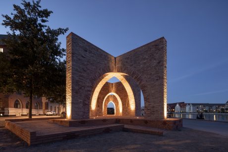 Brick: EW0466 Kobber - EW2331 Rosé - EW2207 Rød mørk - EW2115 Sommer | Bricks in Common Pavillion, Copenhagen