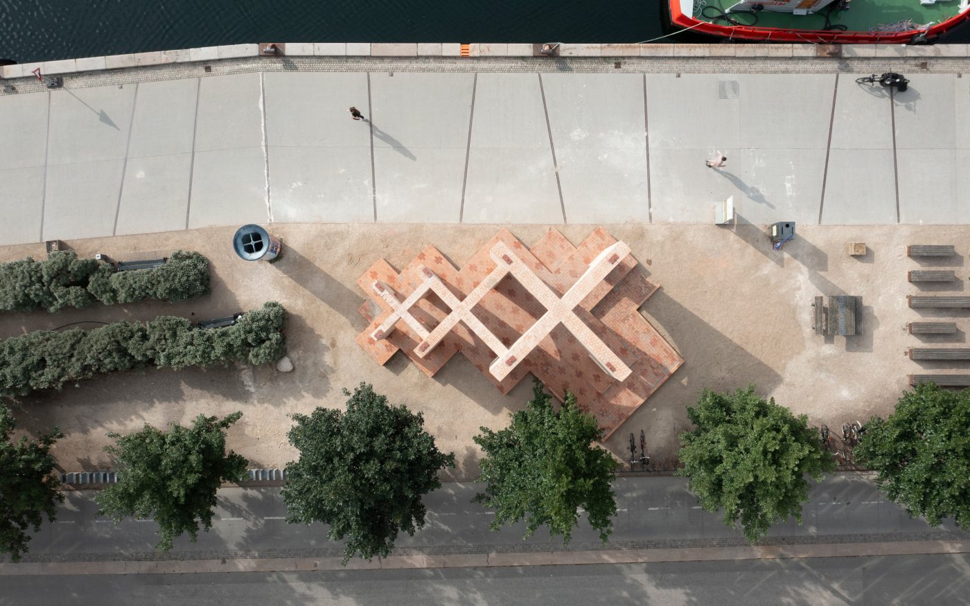 Brick: EW0466 Kobber - EW2331 Rosé - EW2207 Rød mørk - EW2115 Sommer | Bricks in Common Pavillion, Copenhagen