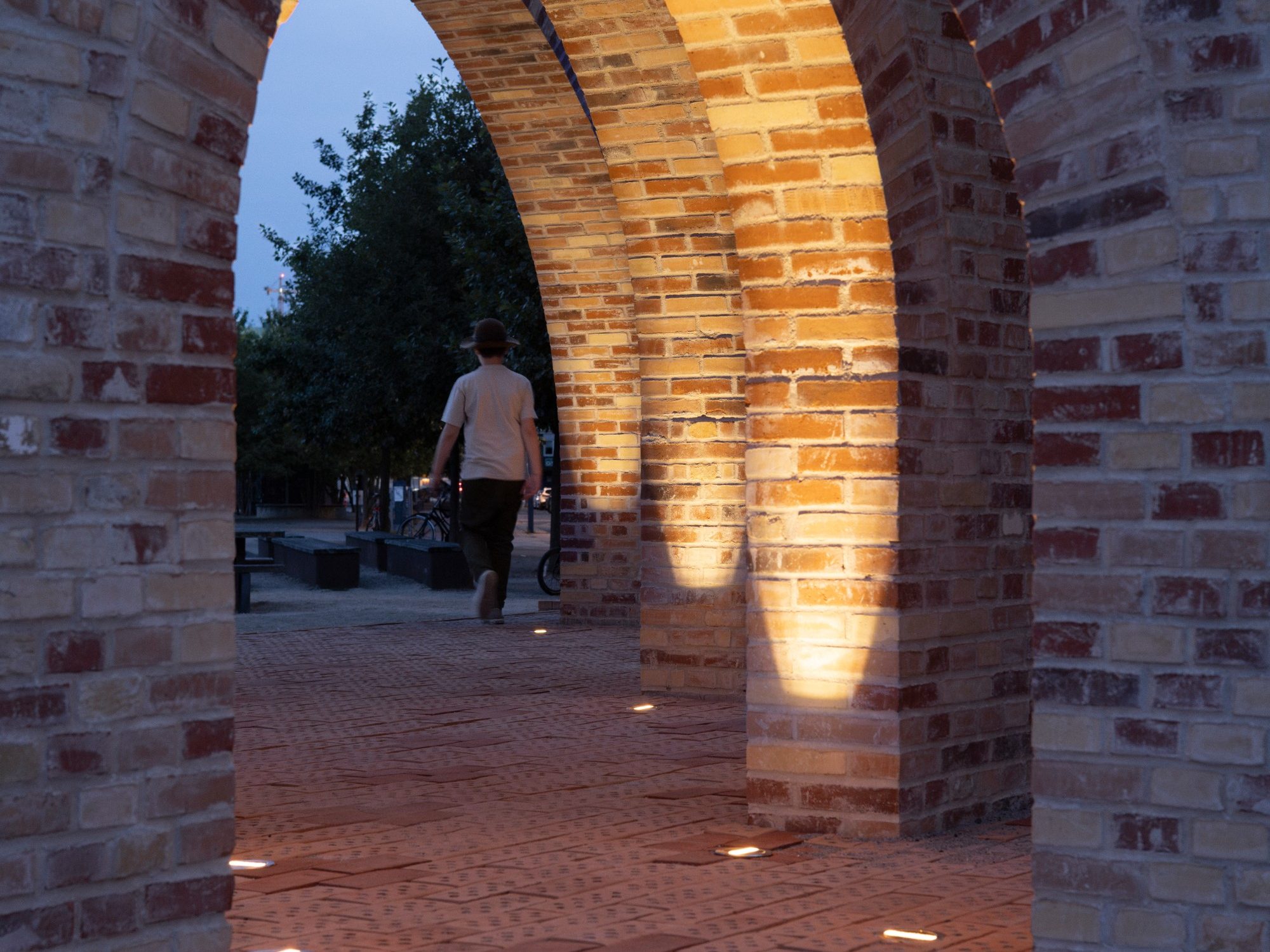 Brick: EW0466 Kobber - EW2331 Rosé - EW2207 Rød mørk - EW2115 Sommer | Bricks in Common Pavillion, Copenhagen