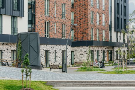 Uus-Veerenni residential development. Used materials: Terca Grafiiti, Pellava, Tuohi, Flame, Punainen, Terrakota and Kaakao ceramic brick slips, Penter Terrakota clinker pacers from Aseri plant (Estonia). Architect: Tõnis Tarbe and Johann-Aksel Tarbe (Tarbe OÜ). Landscape architect: Karin Bachmann and Mirko Traks (Kino Maastikuarhitektid OÜ). Construction company: Merko Ehitus Eesti. Photo: Heikki Avent.