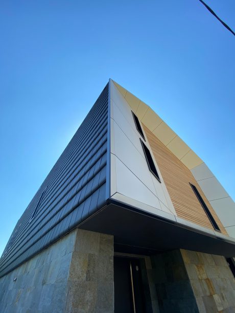 Първата е4 къща в България