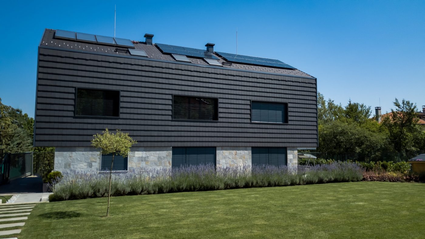 Първата е4 къща в България