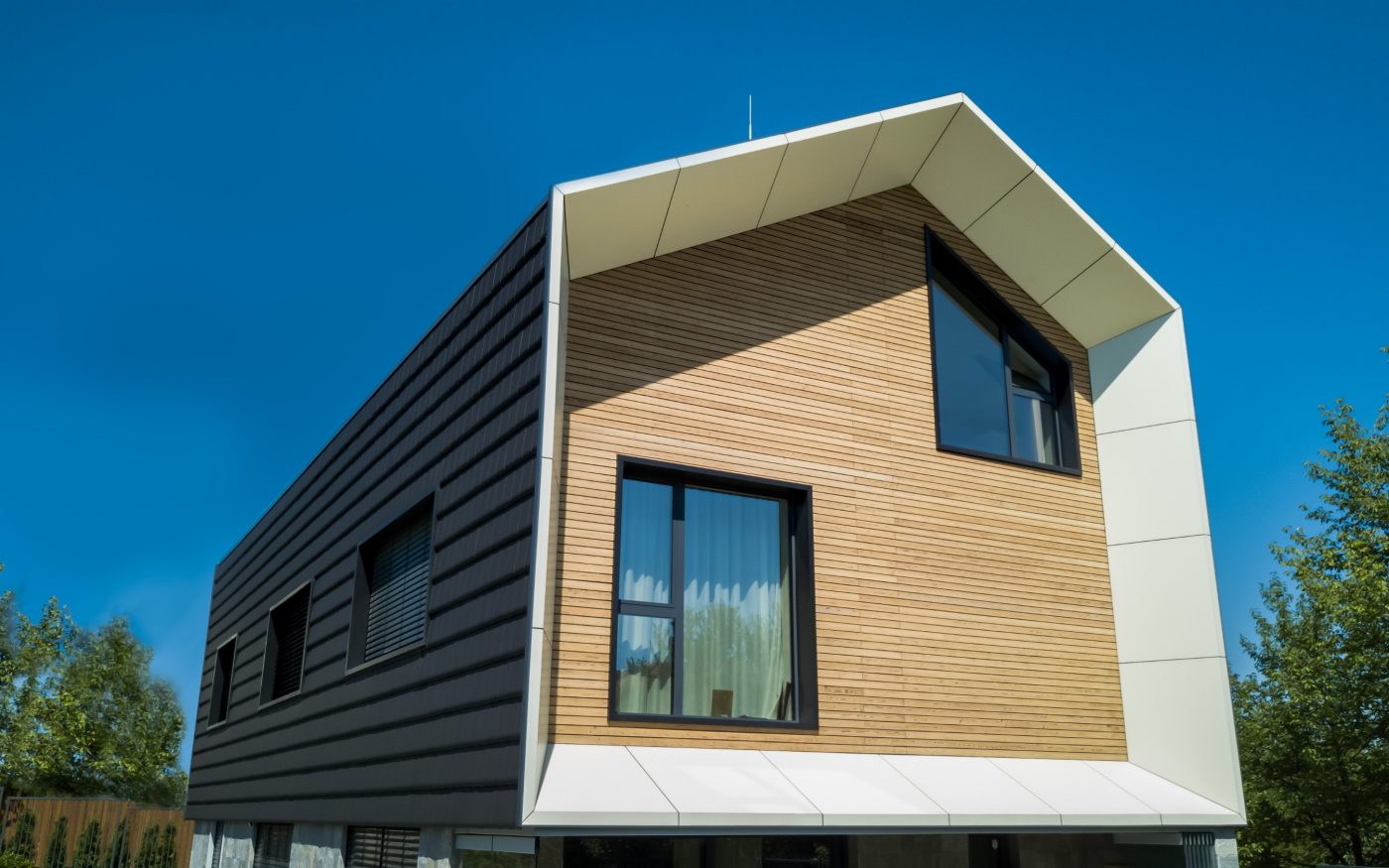 Първата е4 къща в България