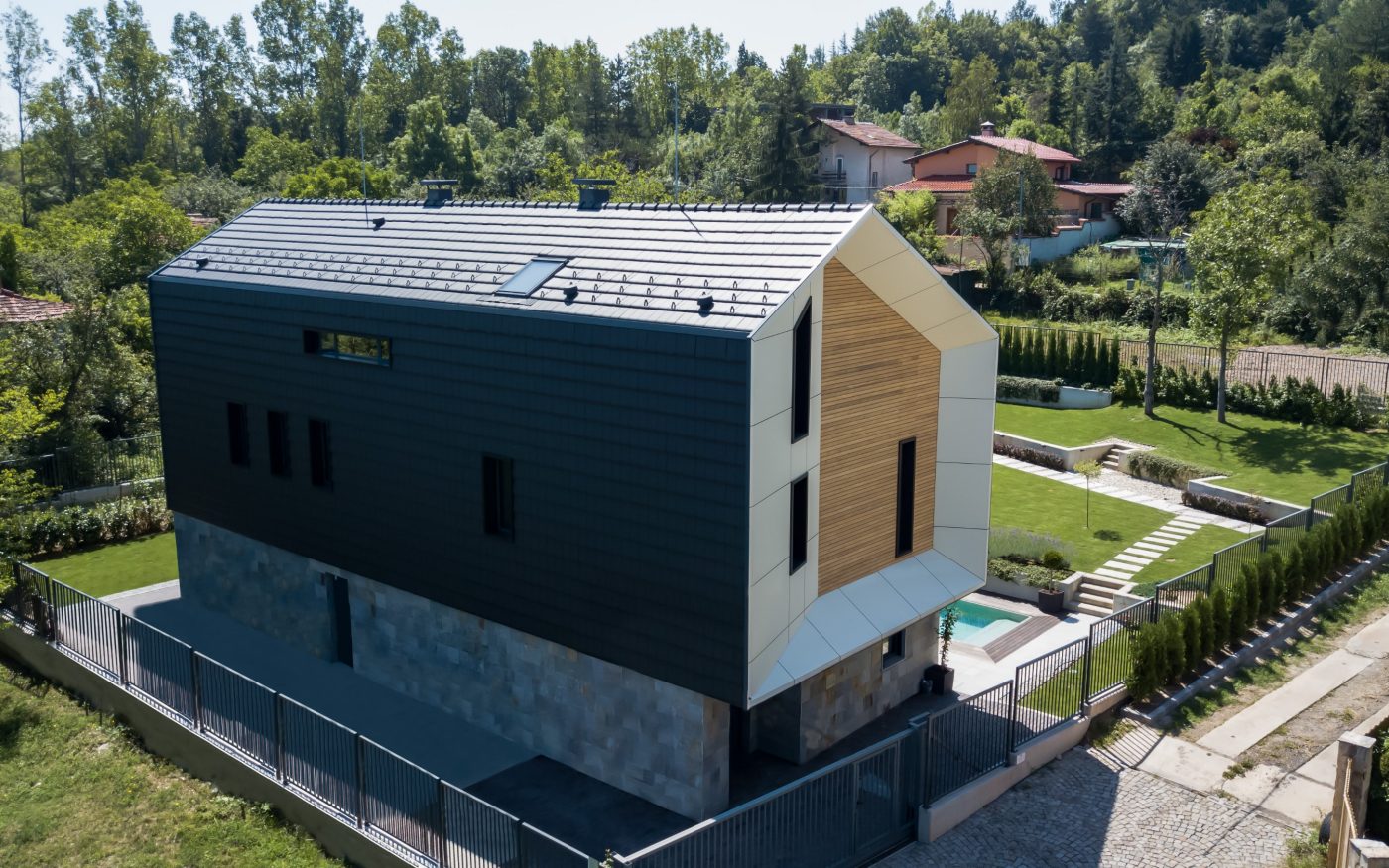 Първата е4 къща в България