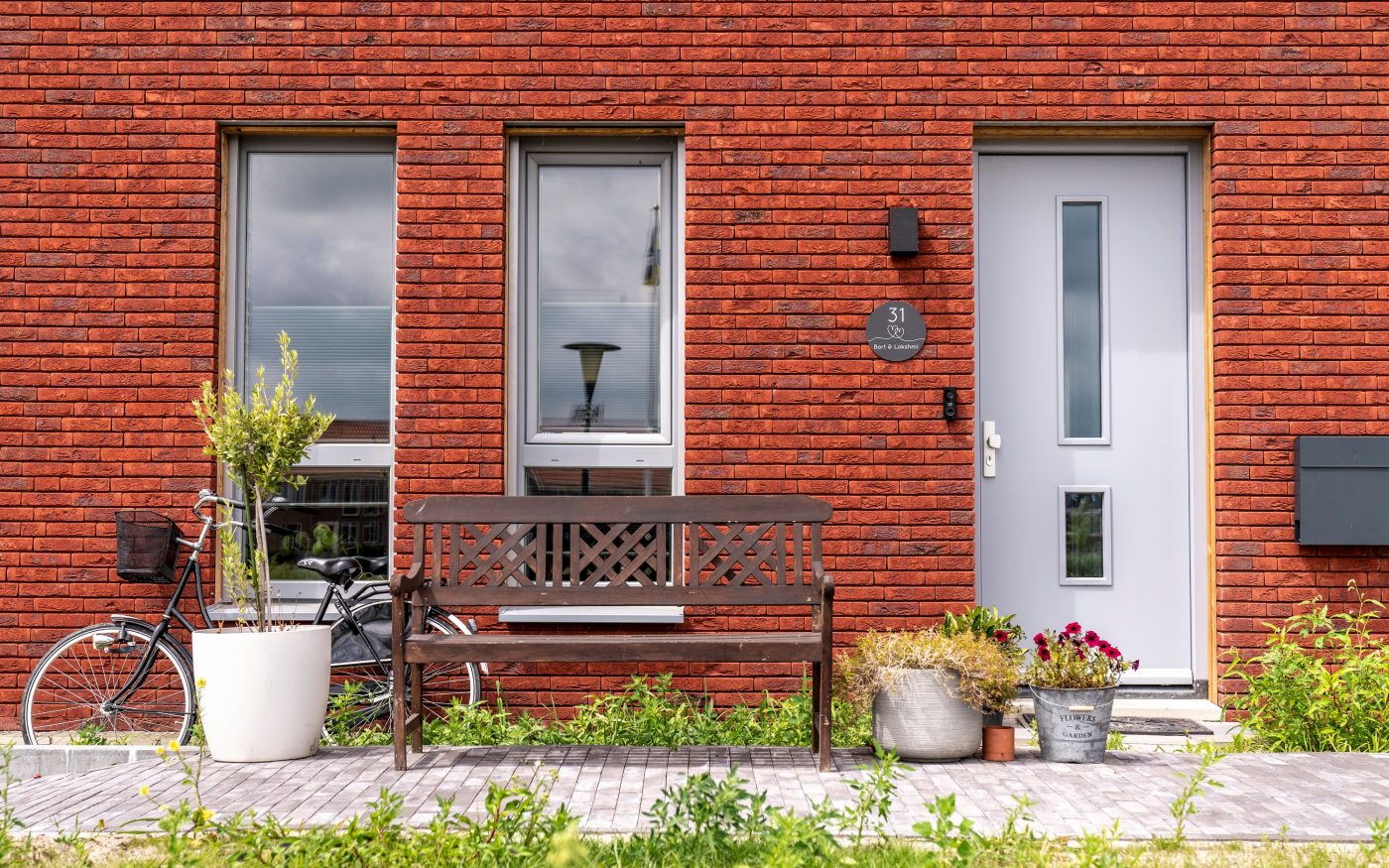 Product: ClickBrick Pure HV Blauwrood genuanceerd, Andalucia, Zwart. Contractor: Ekowood Houses, Verhaegh Ekobouw en Bouwbedrijf Regeling. New construction project Ekowood Houses | Wiarda, Leeuwarden