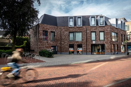 Renovation apartments and shops | Hoofdstraat, Meppel | Facade brick:  Archipolis Barn Bruin SP HF EB65