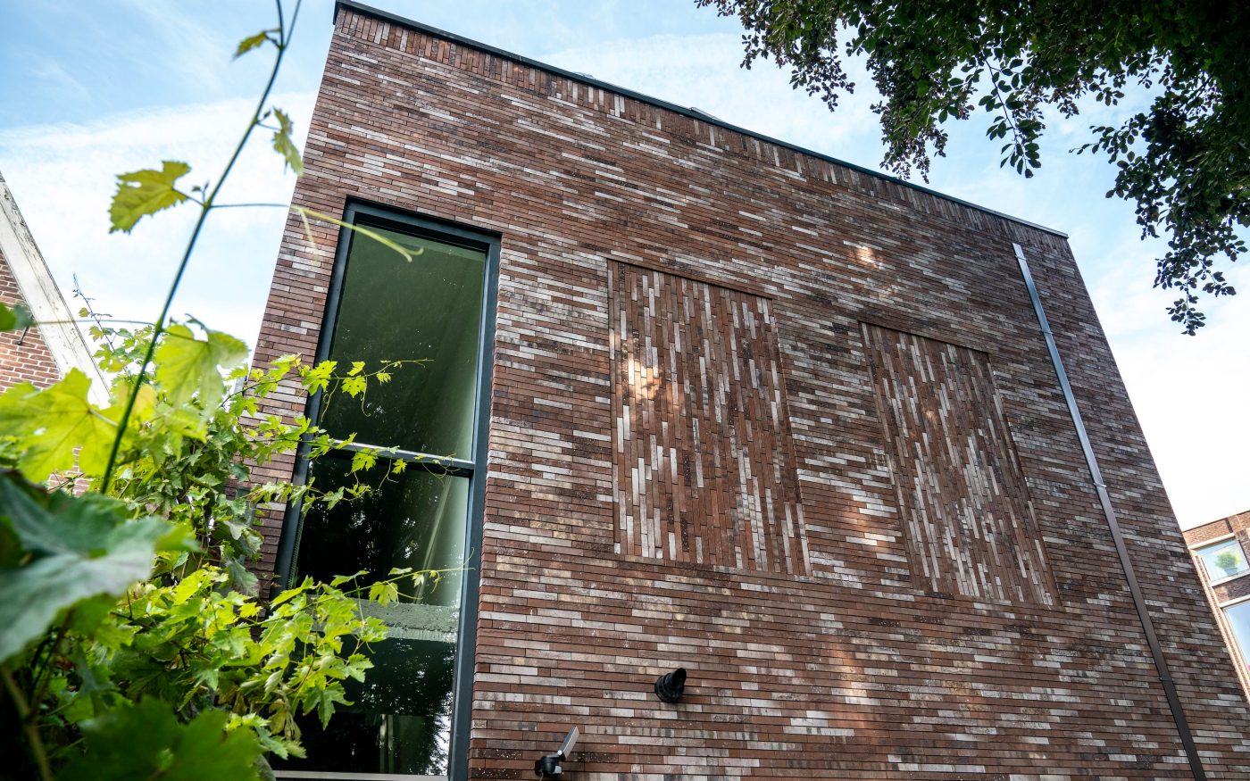 Renovation apartments and shops | Hoofdstraat, Meppel | Facade brick:  Archipolis Barn Bruin SP HF EB65