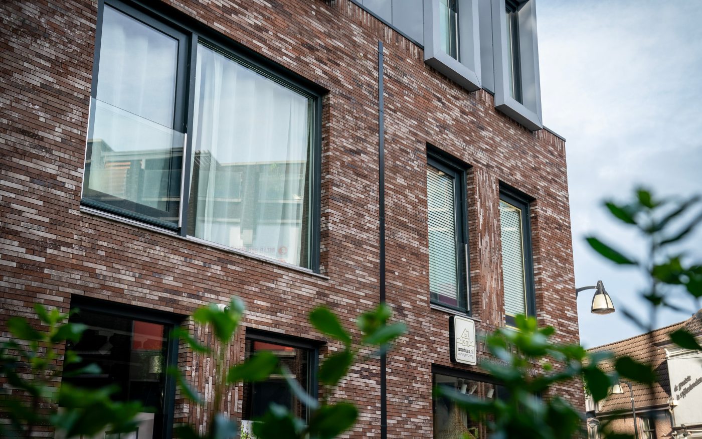 Renovation apartments and shops | Hoofdstraat, Meppel | Facade brick:  Archipolis Barn Bruin SP HF EB65