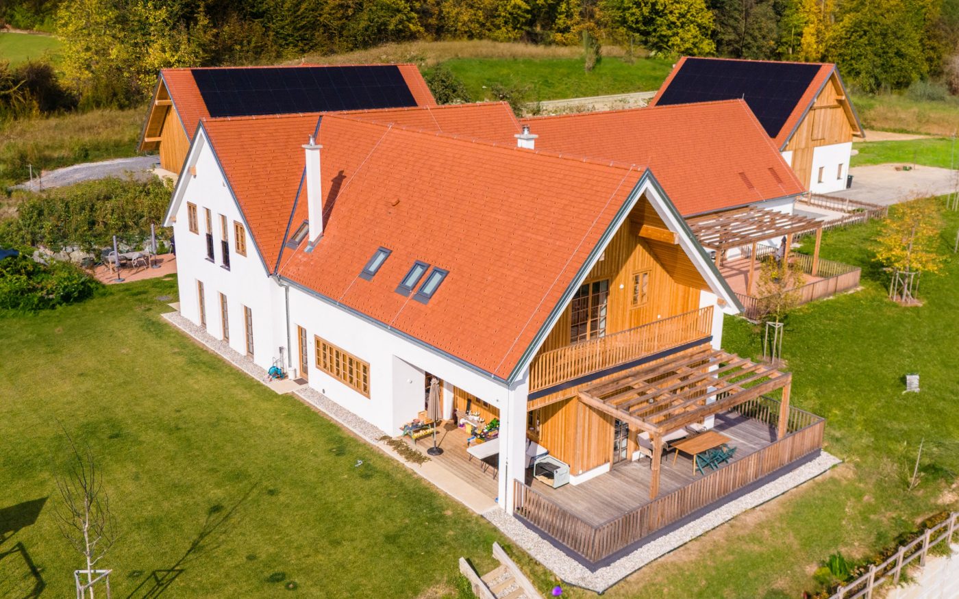 Vino Gross referenčni objekt v Zgornji Kungoti (Slovenija), grajen z IZO Profi in Profi opeko ter Tondach strešniki različnih modelov in barv